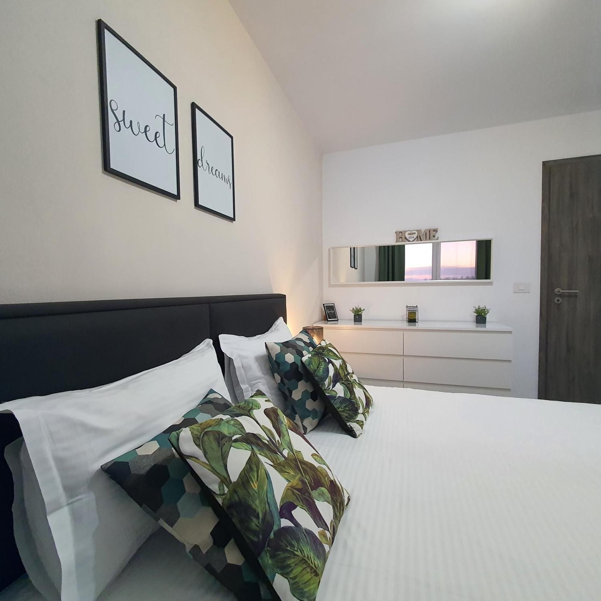 Green Apartment Coresi Brasov Ngoại thất bức ảnh